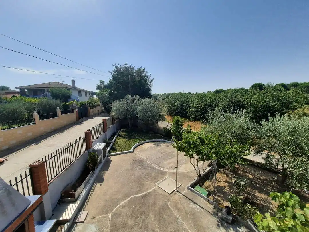 Casa adosada en venta en Escalona con Aire acondicionado, Calefacción y Jardín privado