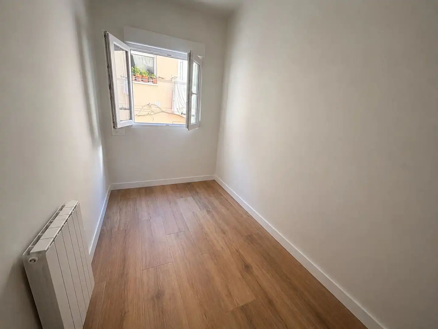 Bedroom of Flat for sale in Madrid  with Air Conditioner, Heating and Oven