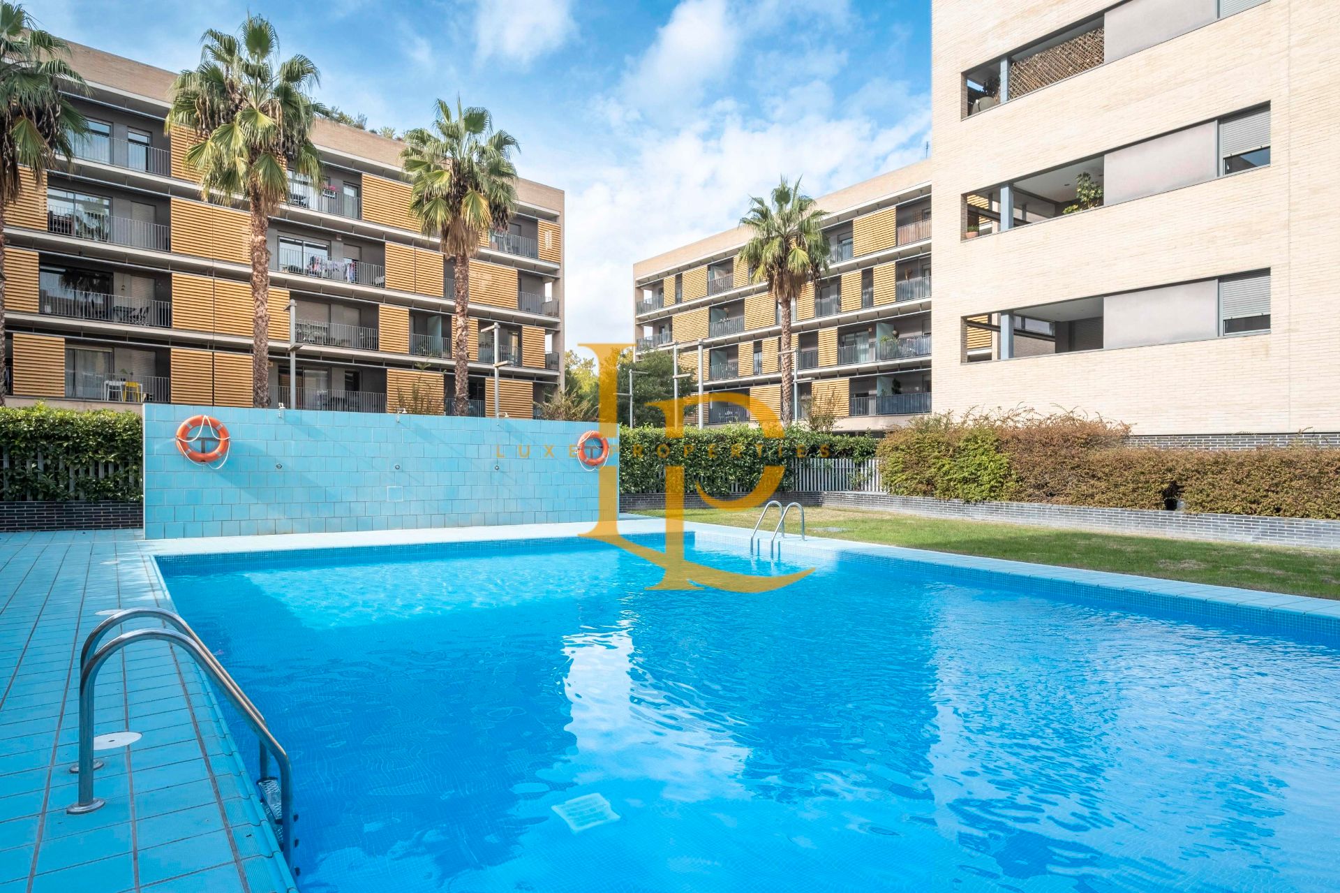 Swimming pool of Flat for sale in Sant Cugat del Vallès  with Air Conditioner, Heating and Terrace