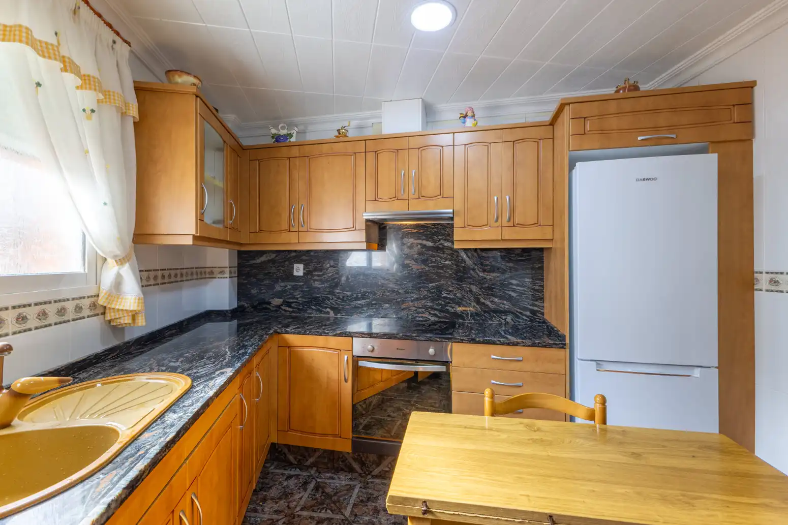 Cuina de Casa o xalet en venda en Viver amb Terrassa i Moblat