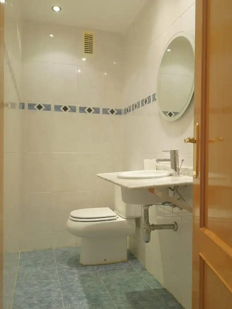 Baño de Dúplex de alquiler en Alicante / Alacant con Aire acondicionado, Calefacción y Terraza
