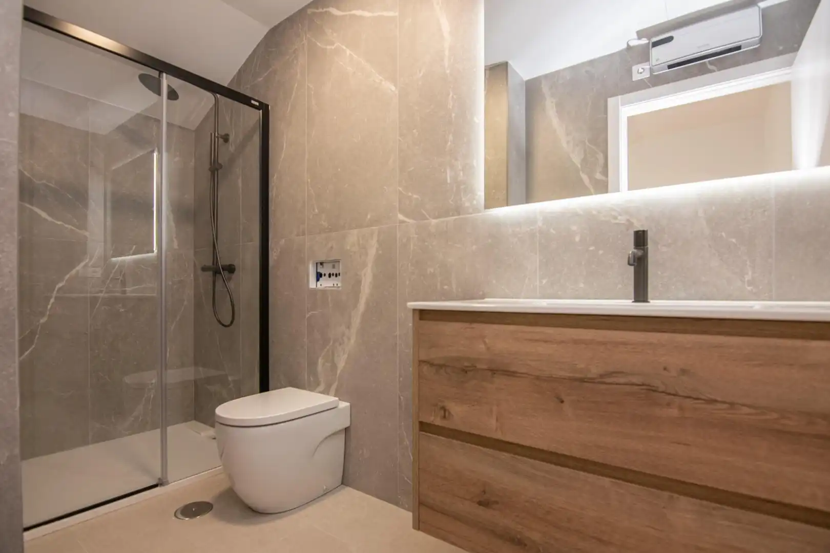 Baño de Dúplex en venta en A Coruña Capital  con Calefacción