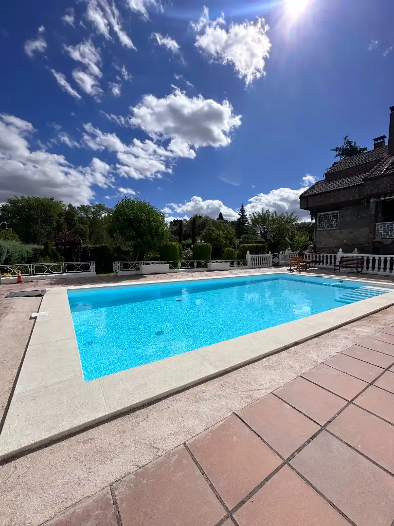 Piscina de Casa o xalet en venda en Las Rozas de Madrid amb Aire condicionat, Calefacció i Jardí privat