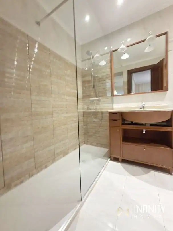 Badezimmer von Maisonette zur Miete in Bilbao  mit Heizung, Privatgarten und Terrasse
