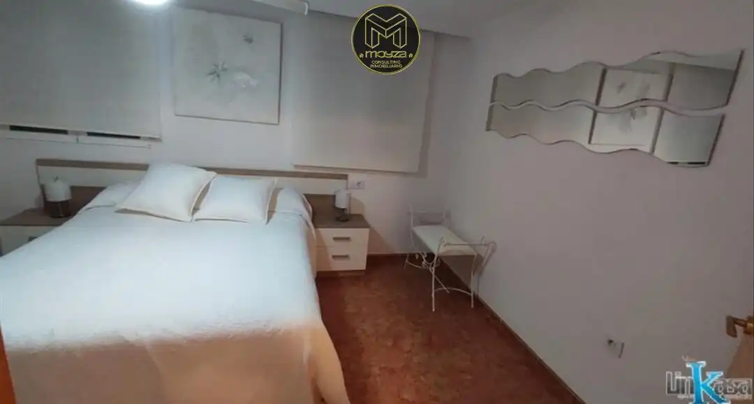 Dormitori de Casa o xalet en venda en Linares amb Terrassa