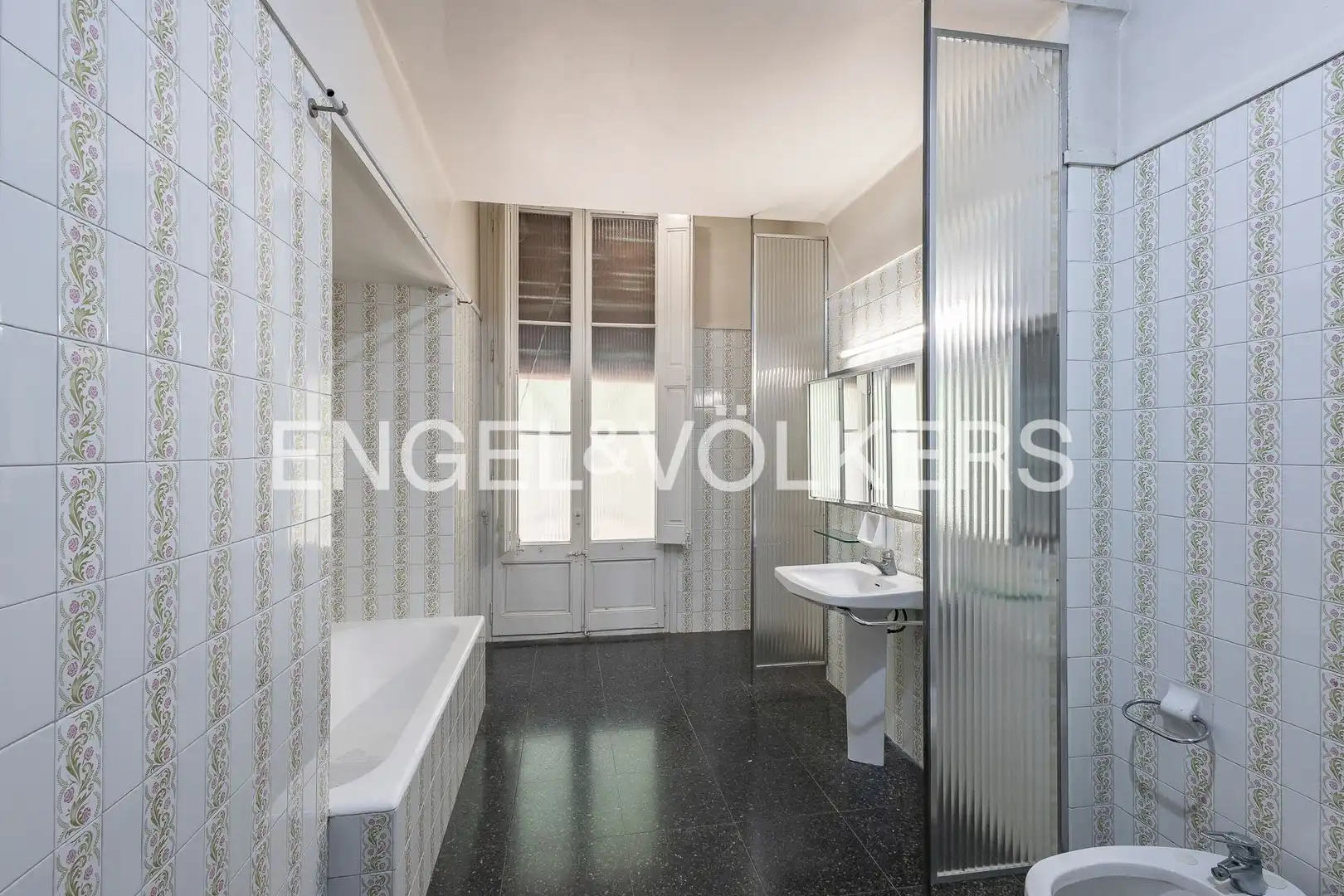 Baño de Casa o chalet en venta en Sant Boi de Llobregat con Aire acondicionado, Calefacción y Jardín privado