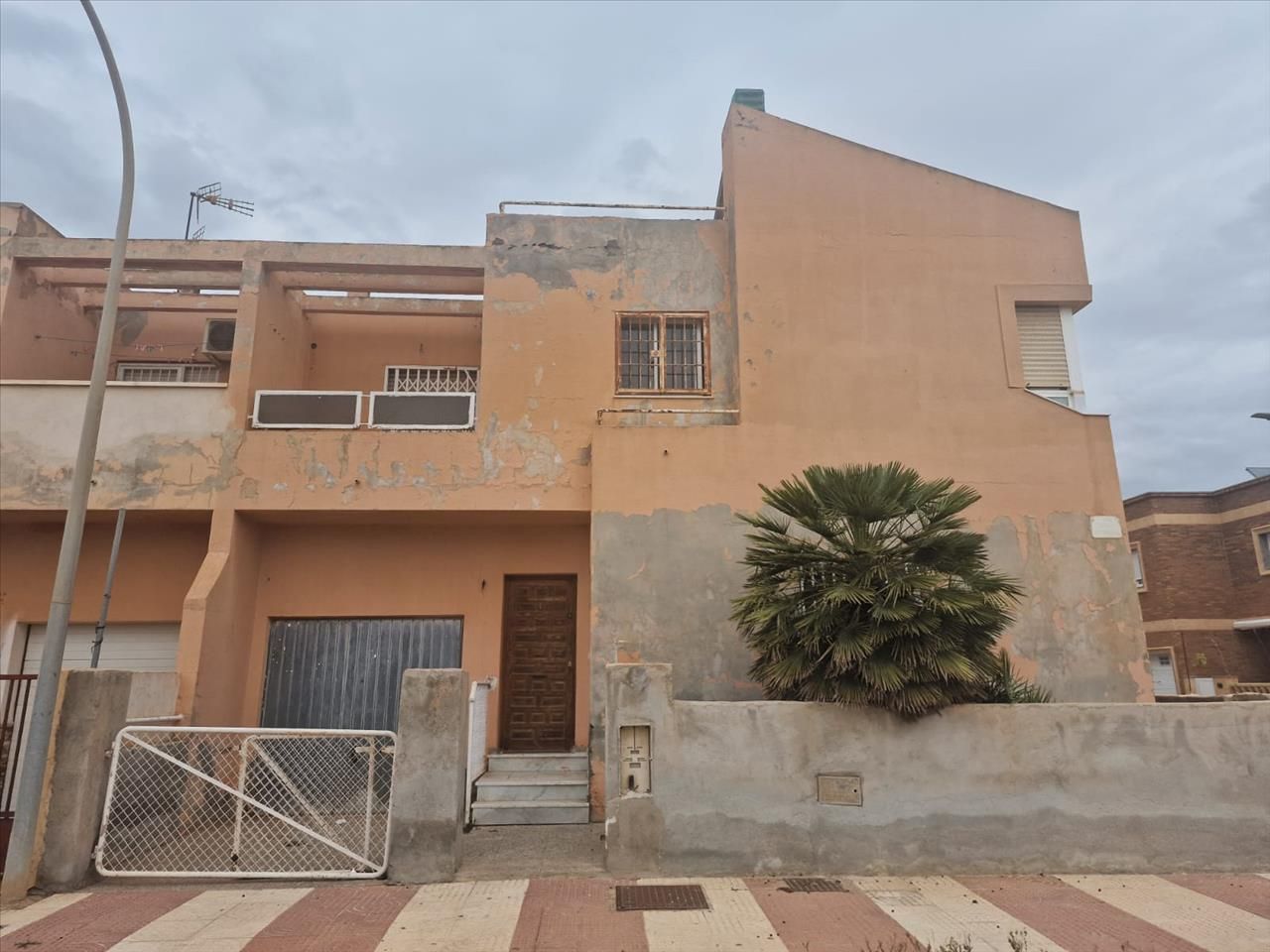 Exterior view of Single-family semi-detached for sale in Roquetas de Mar  with Balcony