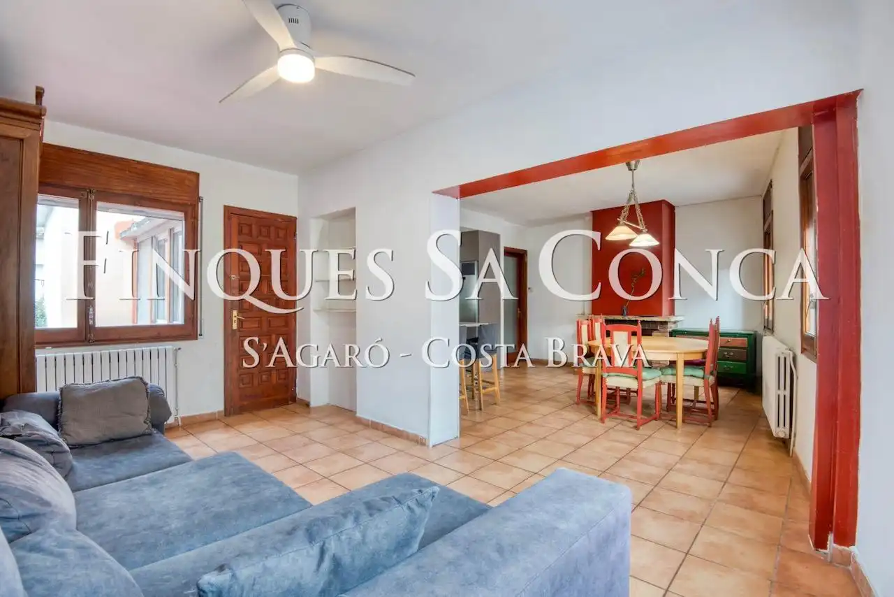 Sala d'estar de Casa adosada en venda en Sant Feliu de Guíxols amb Calefacció