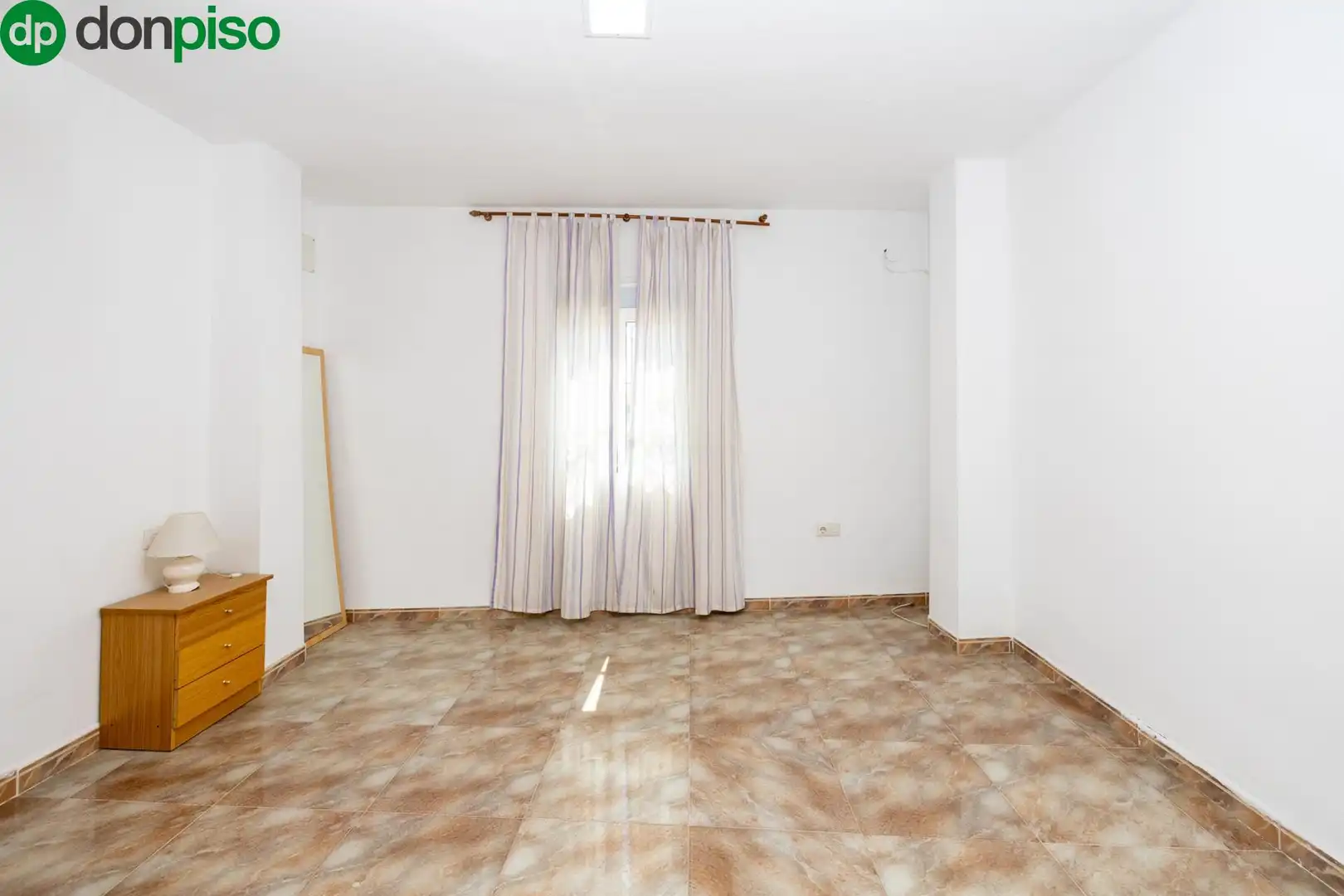 Dormitori de Finca rústica en venda en Armilla amb Jardí privat i Terrassa