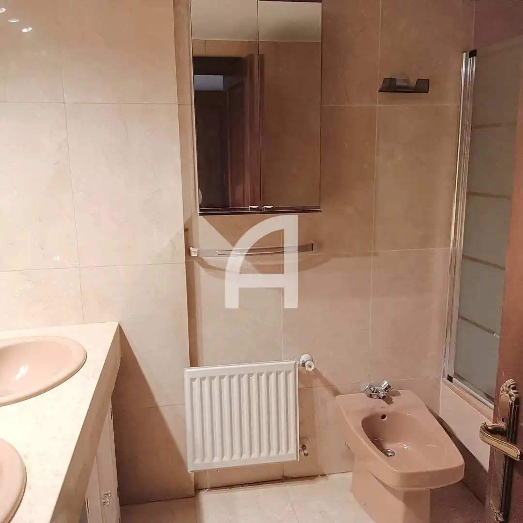 Bathroom of Flat for rent in Madrid  with Air Conditioner, Heating and Terrace