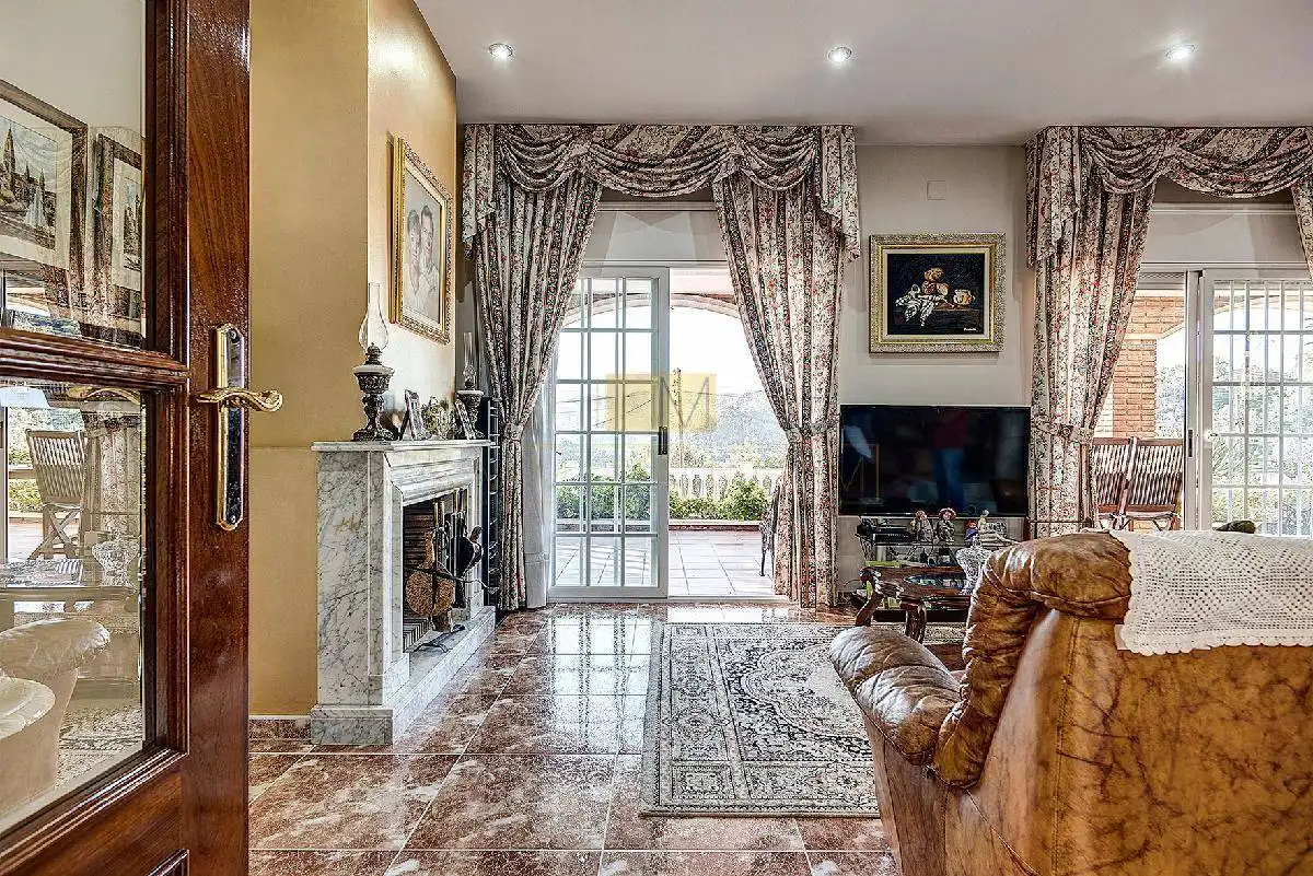 Sala de estar de Casa o chalet en venta en Vallirana con Aire acondicionado, Calefacción y Jardín privado