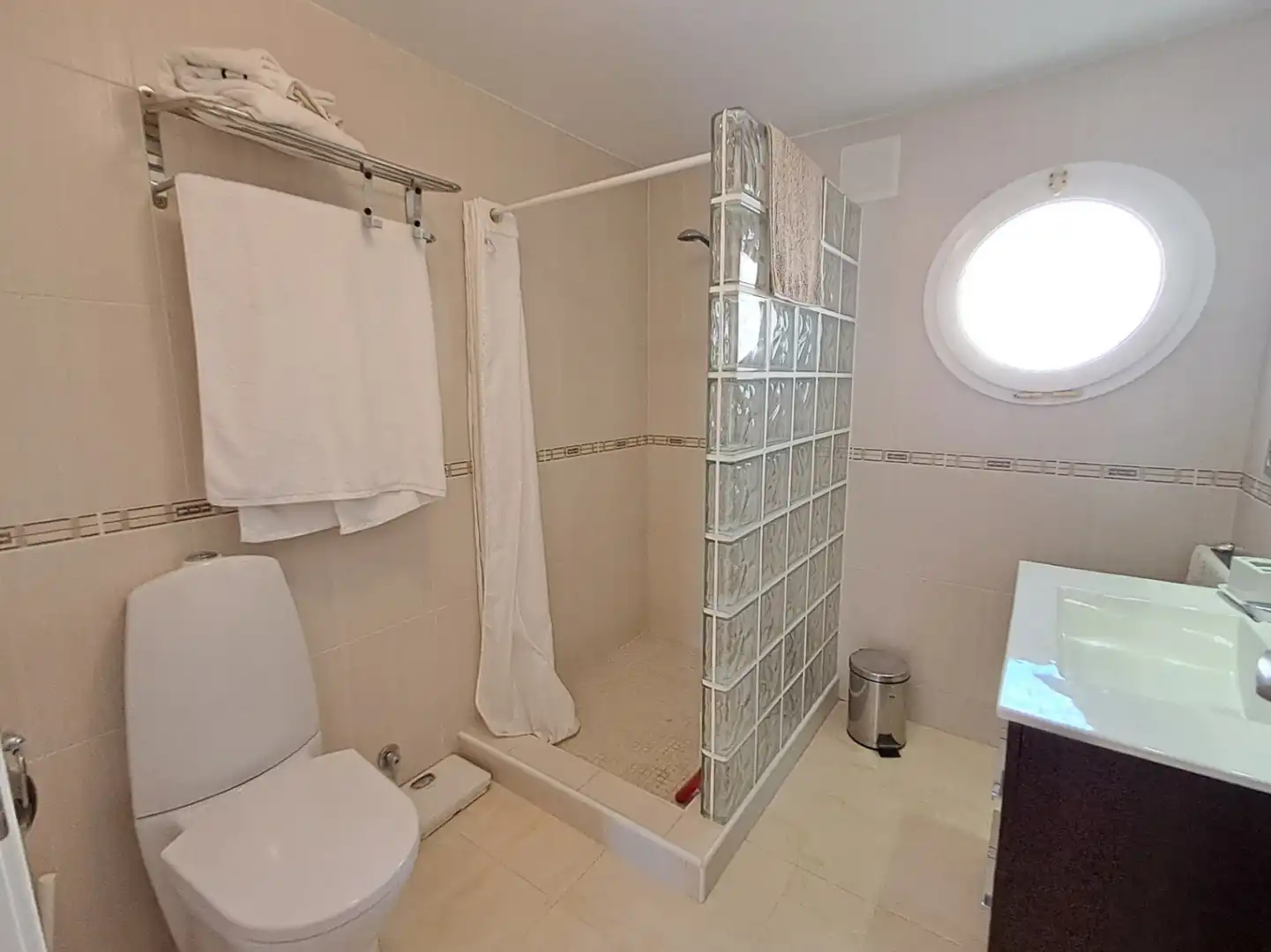 Baño de Casa o chalet de alquiler en L'Alfàs del Pi con Aire acondicionado, Calefacción y Jardín privado