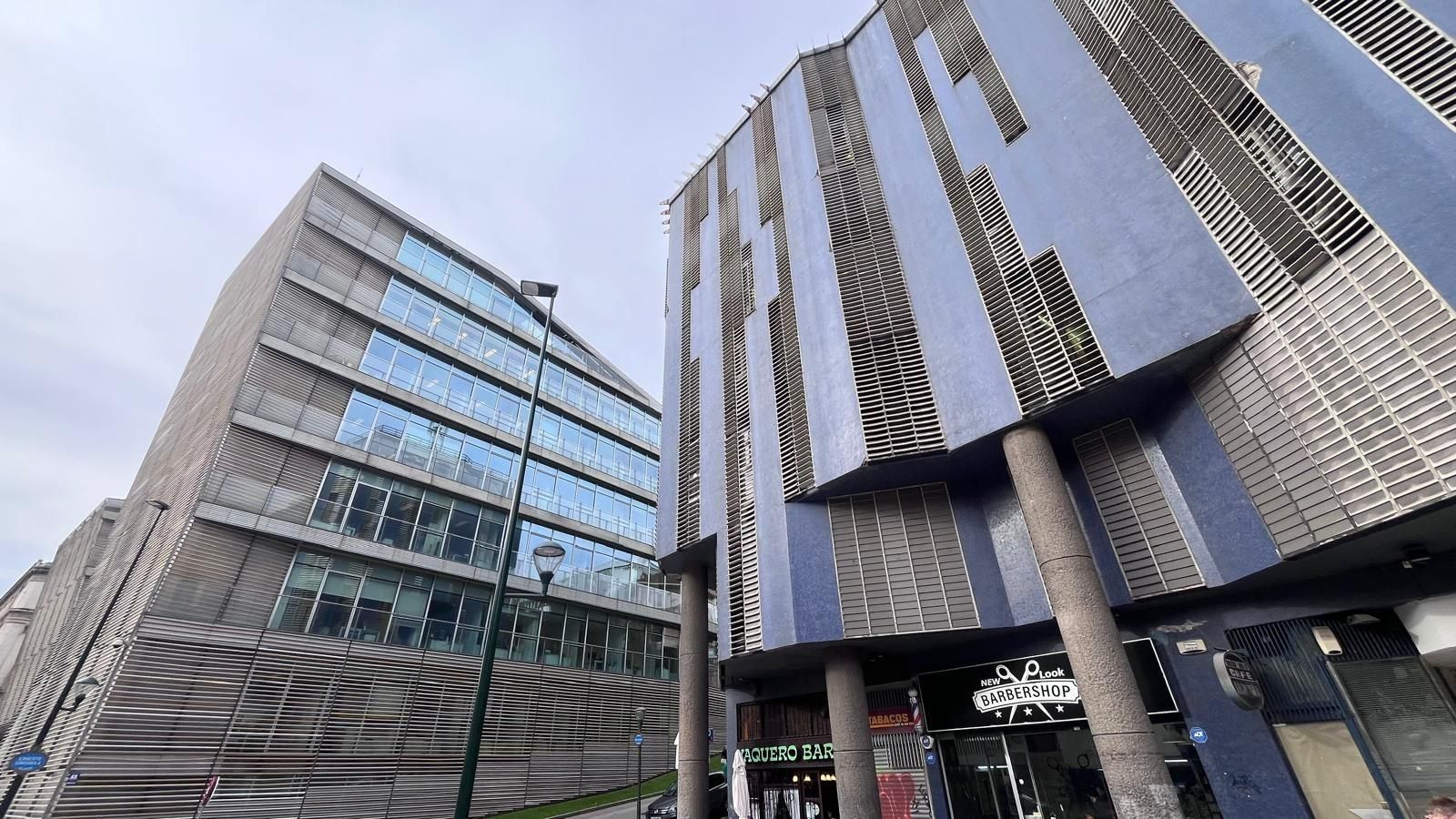 Vista exterior de Oficina en venda en Bilbao  amb Aire condicionat