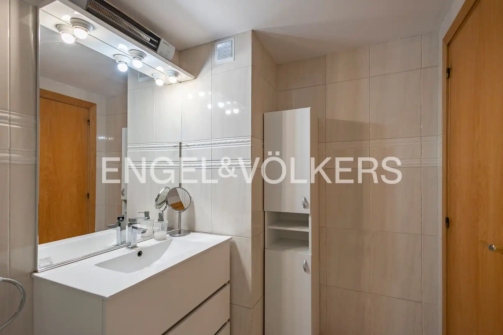 Bathroom of Flat for sale in Sant Joan Despí  with Air Conditioner, Heating and Terrace