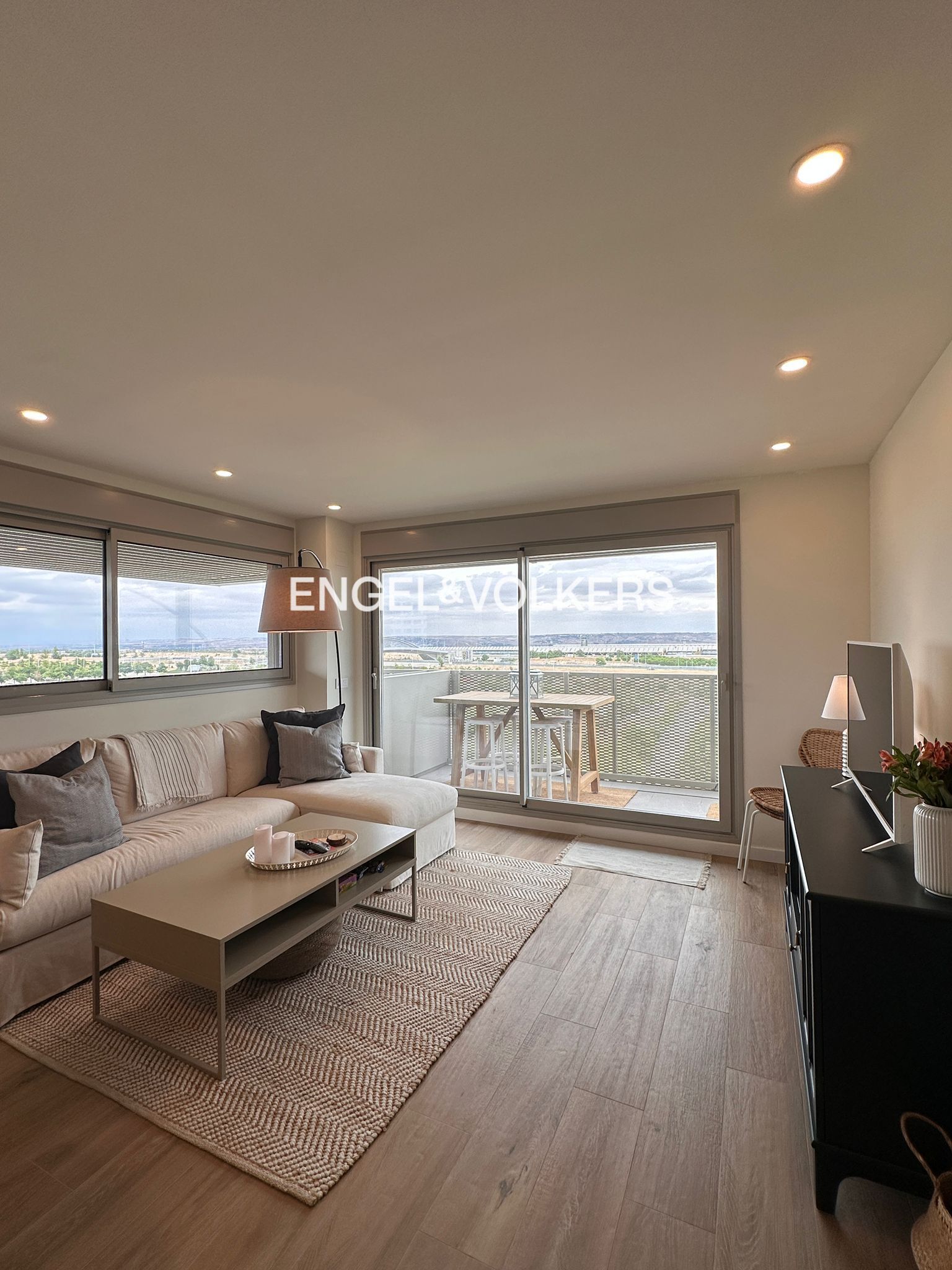 Sala d'estar de Apartament de lloguer en  Madrid Capital amb Aire condicionat, Calefacció i Terrassa