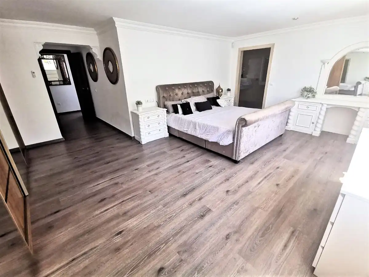 Dormitori de Casa o xalet de lloguer en Marbella amb Aire condicionat, Jardí privat i Terrassa