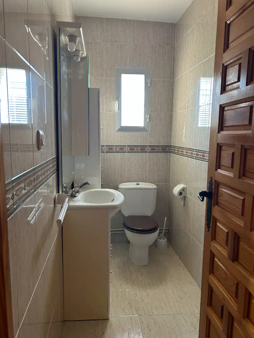Baño de Finca rústica en venta en Navas del Rey con Calefacción, Jardín privado y Terraza