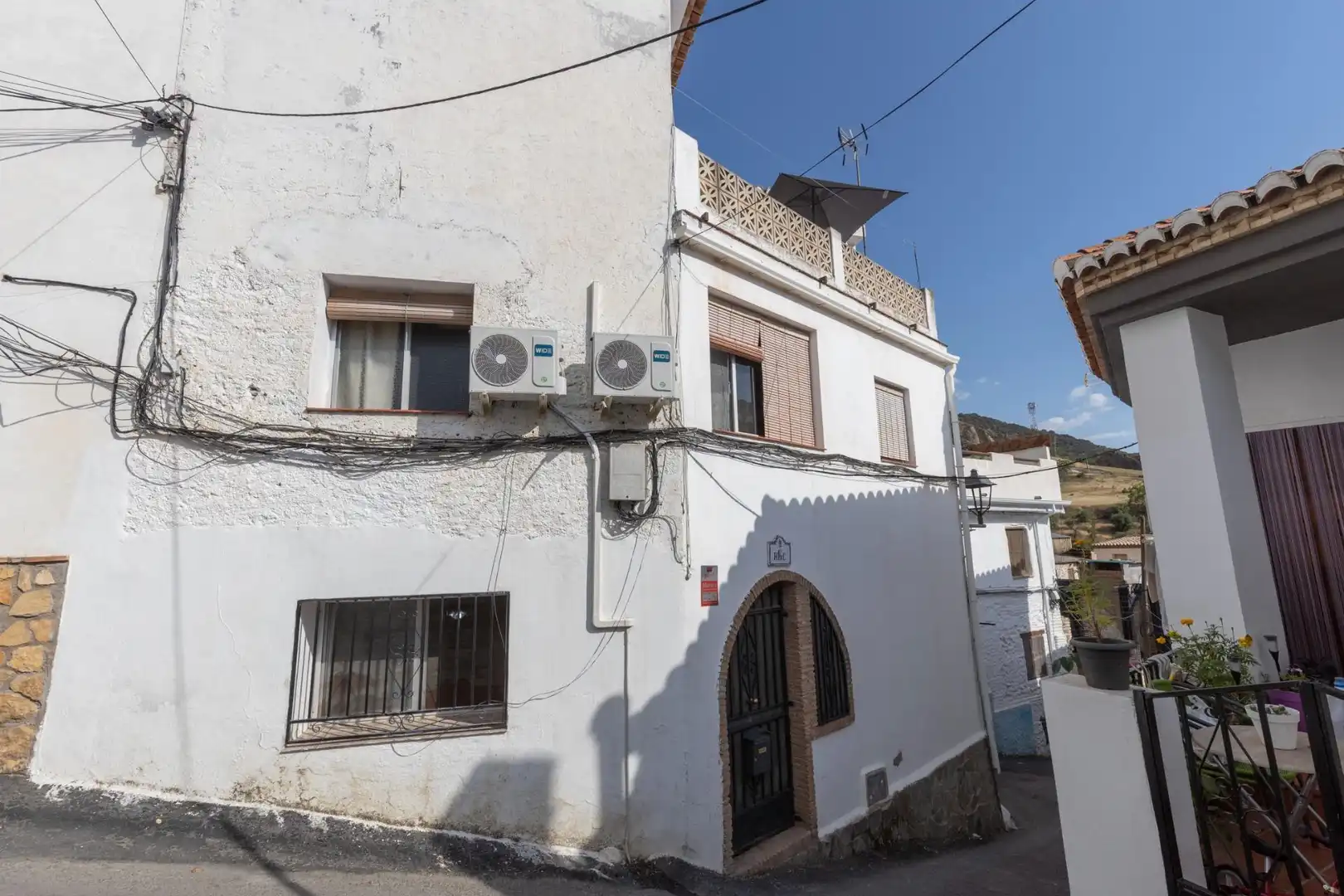 Vista exterior de Casa adosada en venda en Monachil amb Aire condicionat, Terrassa i Alarma