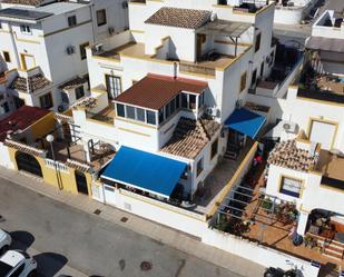 Vista exterior de Casa adosada en venda en Orihuela amb Aire condicionat, Calefacció i Terrassa