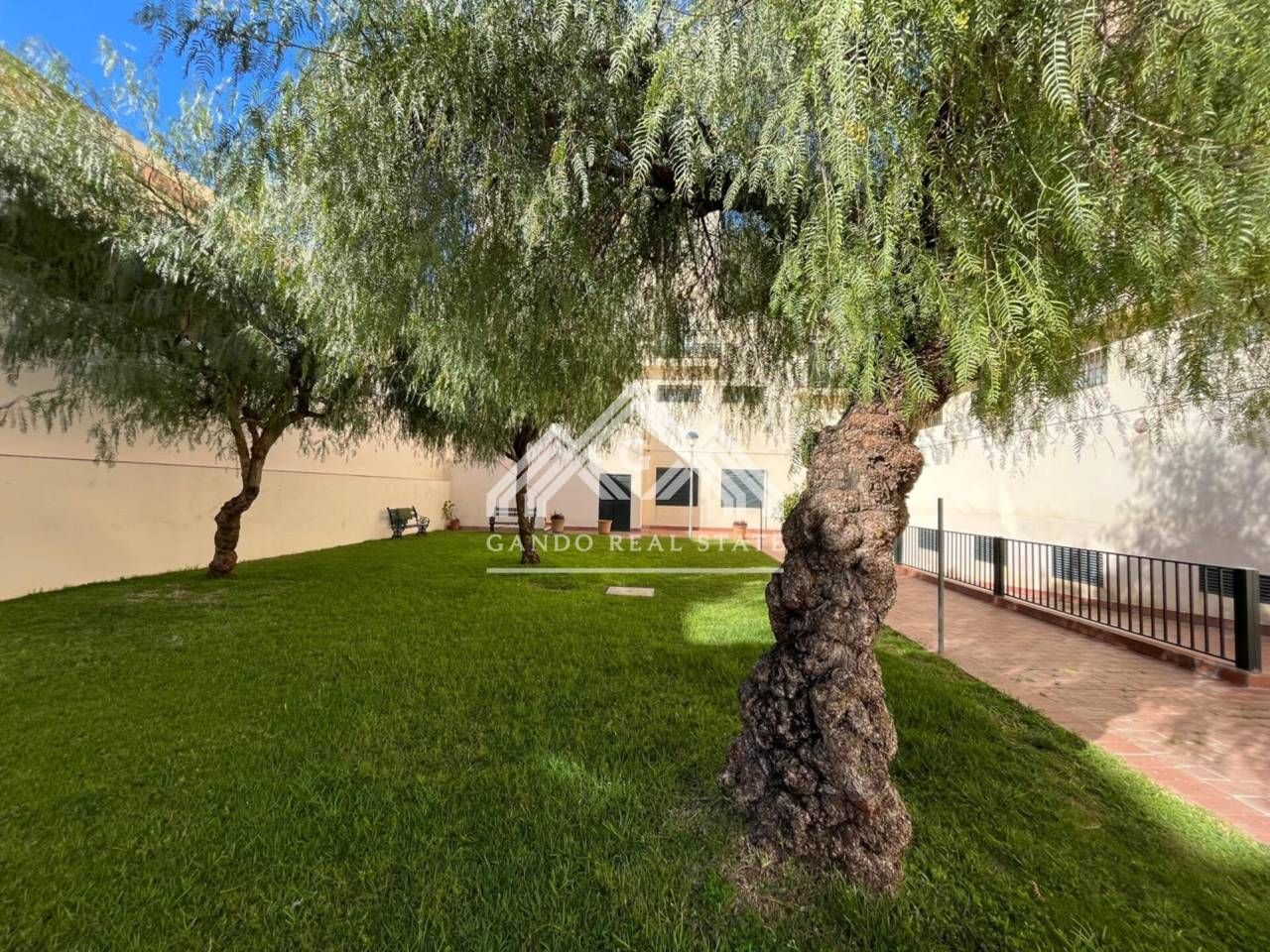 Jardín de Dúplex de alquiler en Dos Hermanas con Aire acondicionado, Terraza y Amueblado