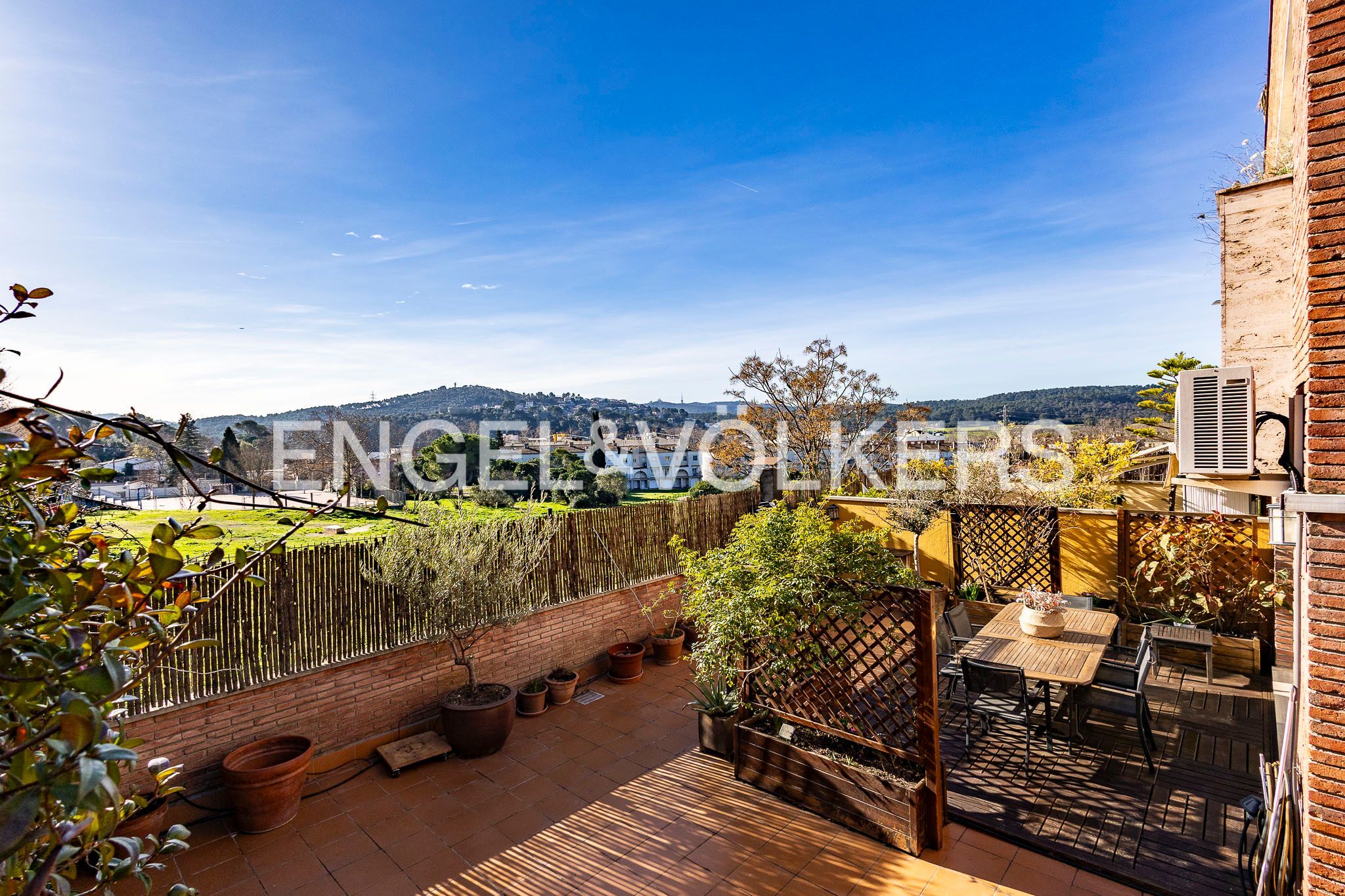 Terrassa de Casa adosada en venda en Cerdanyola del Vallès amb Aire condicionat, Calefacció i Jardí privat