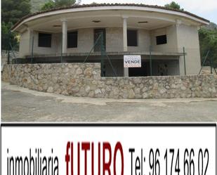 Exterior view of House or chalet for sale in Simat de la Valldigna