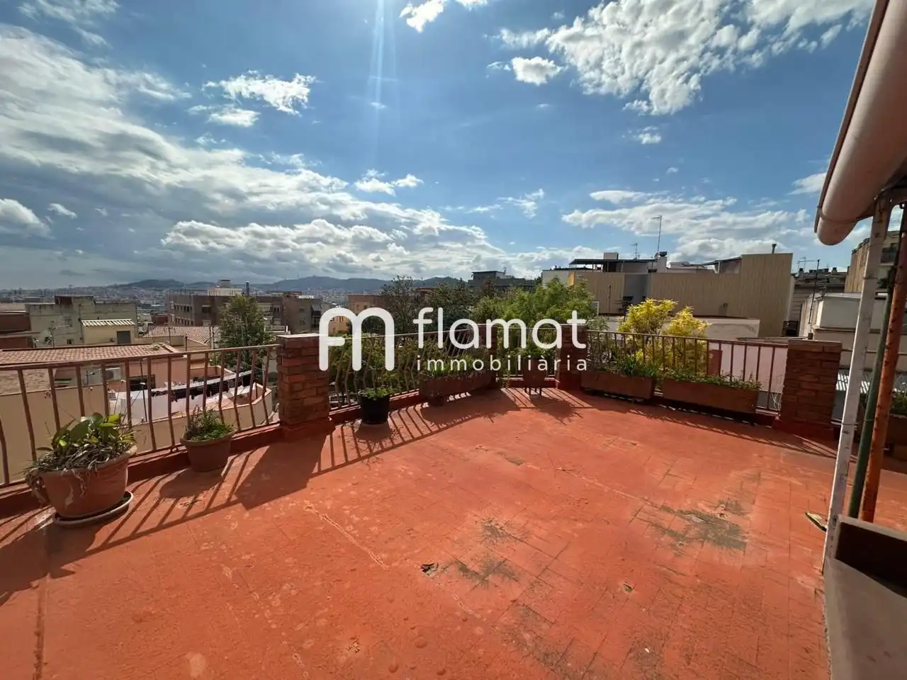 Vista exterior de Edificio en venta en Santa Coloma de Gramenet