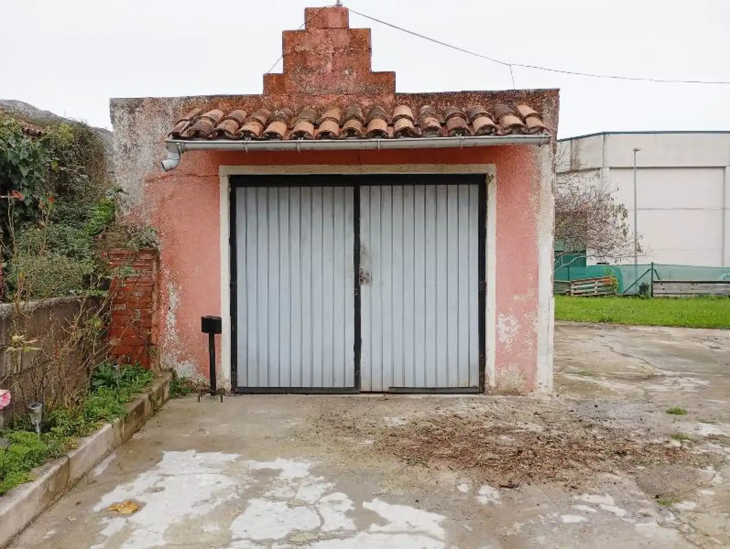 Parking de Casa o chalet en venta en Los Corrales de Buelna  con Calefacción, Jardín privado y Terraza