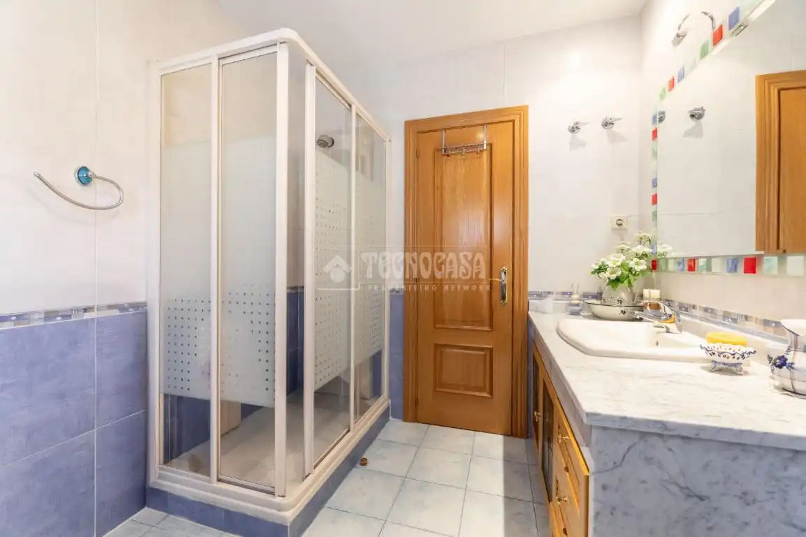 Baño de Casa adosada en venta en Torrelodones con Calefacción, Jardín privado y Terraza