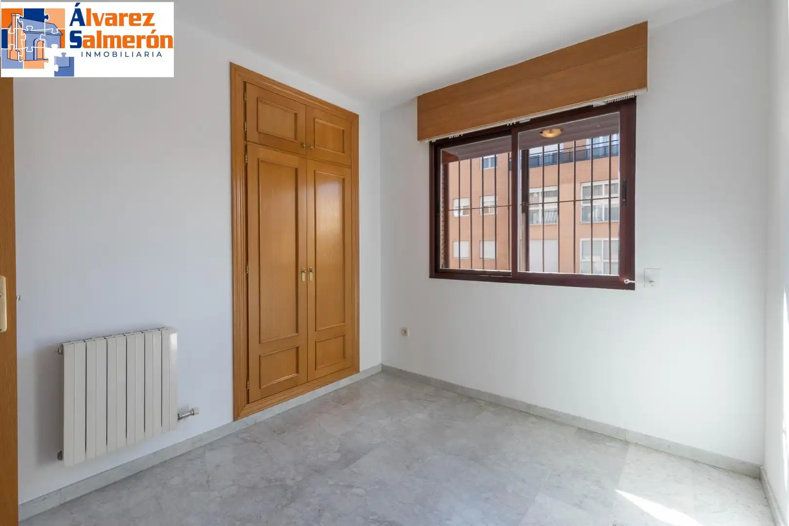 Dormitori de Pis de lloguer en Granada amb Calefacció, Terrassa i Piscina comunitària