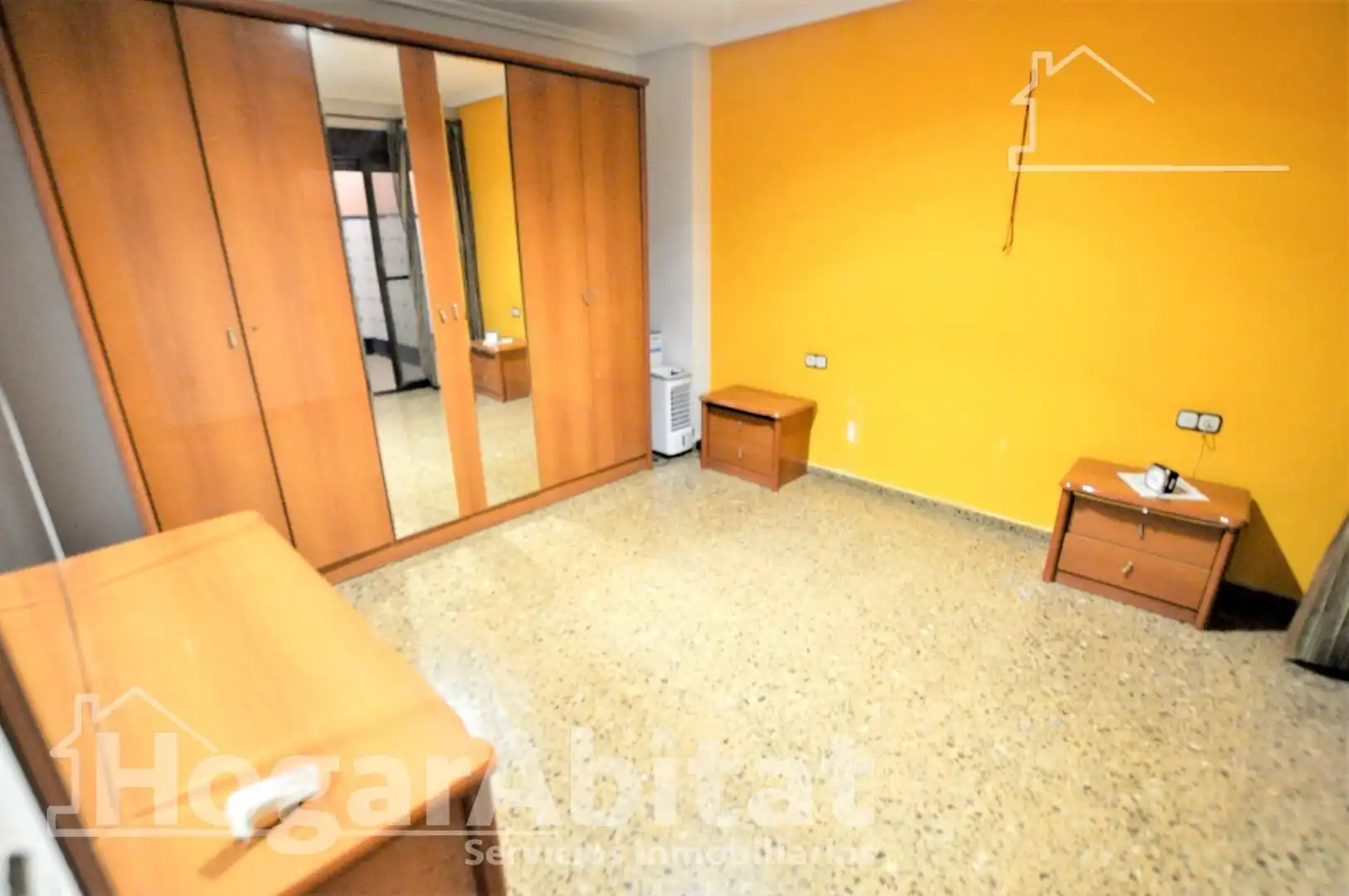 Dormitori de Casa o xalet en venda en La Pobla de Vallbona amb Terrassa i Traster