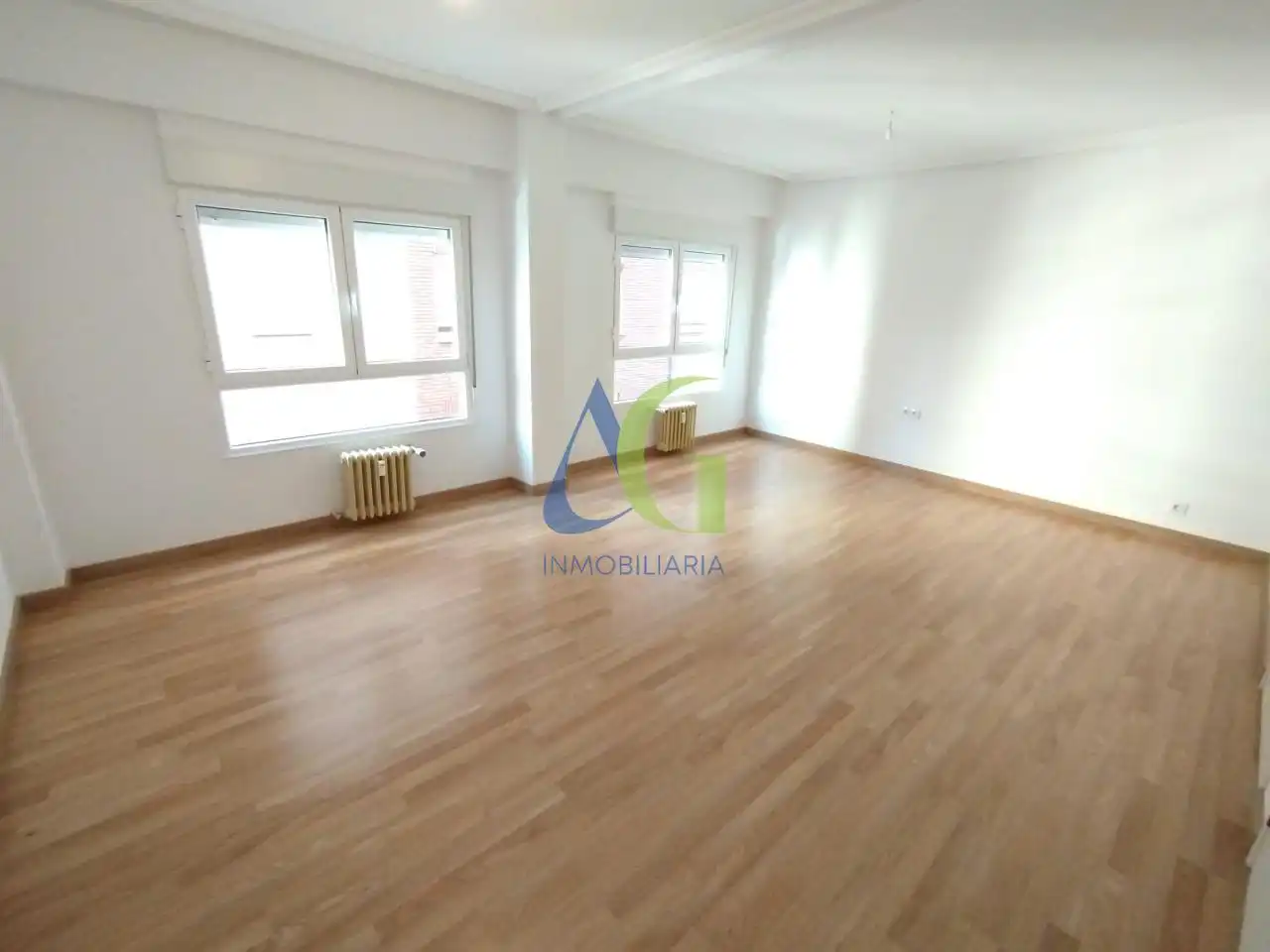Wohnzimmer von Wohnung zum Verkauf in León Capital  mit Heizung, Parkett und Terrasse