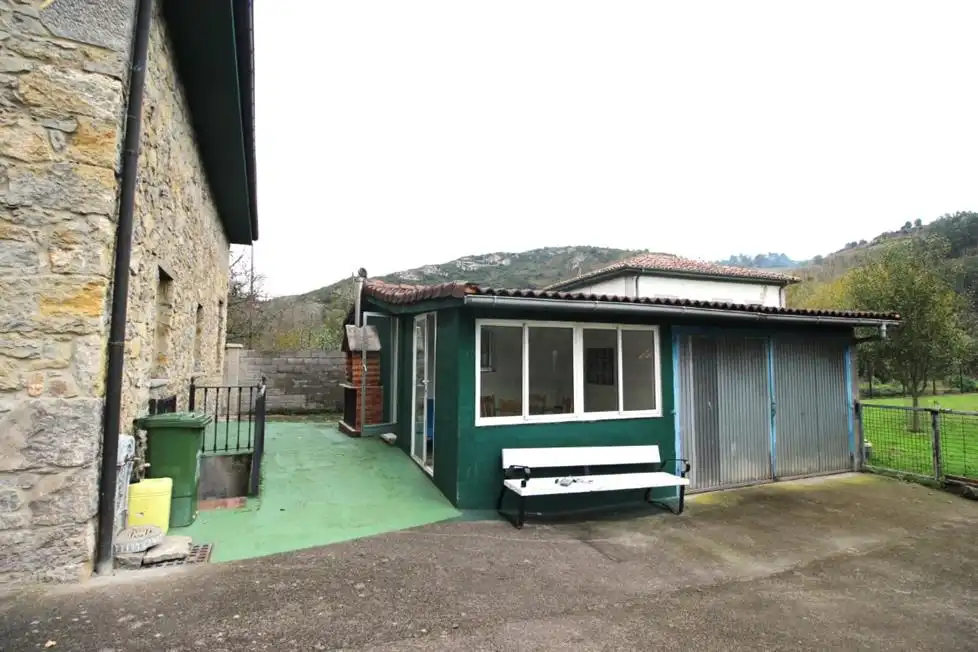 Vista exterior de Casa o xalet en venda en Oviedo  amb Moblat