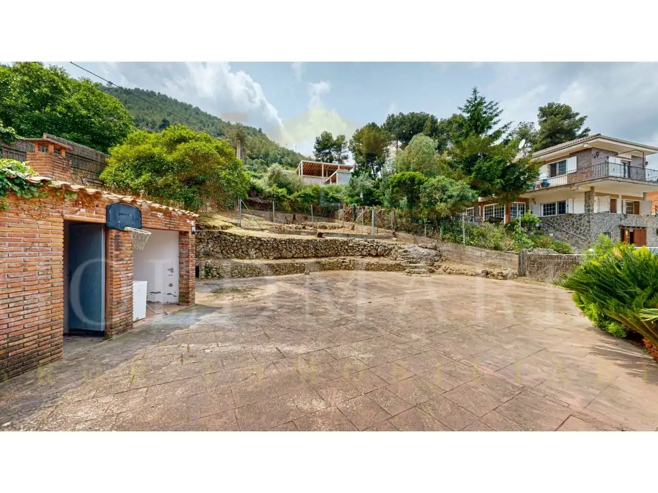 Vista exterior de Casa o xalet en venda en Corbera de Llobregat amb Aire condicionat, Calefacció i Jardí privat