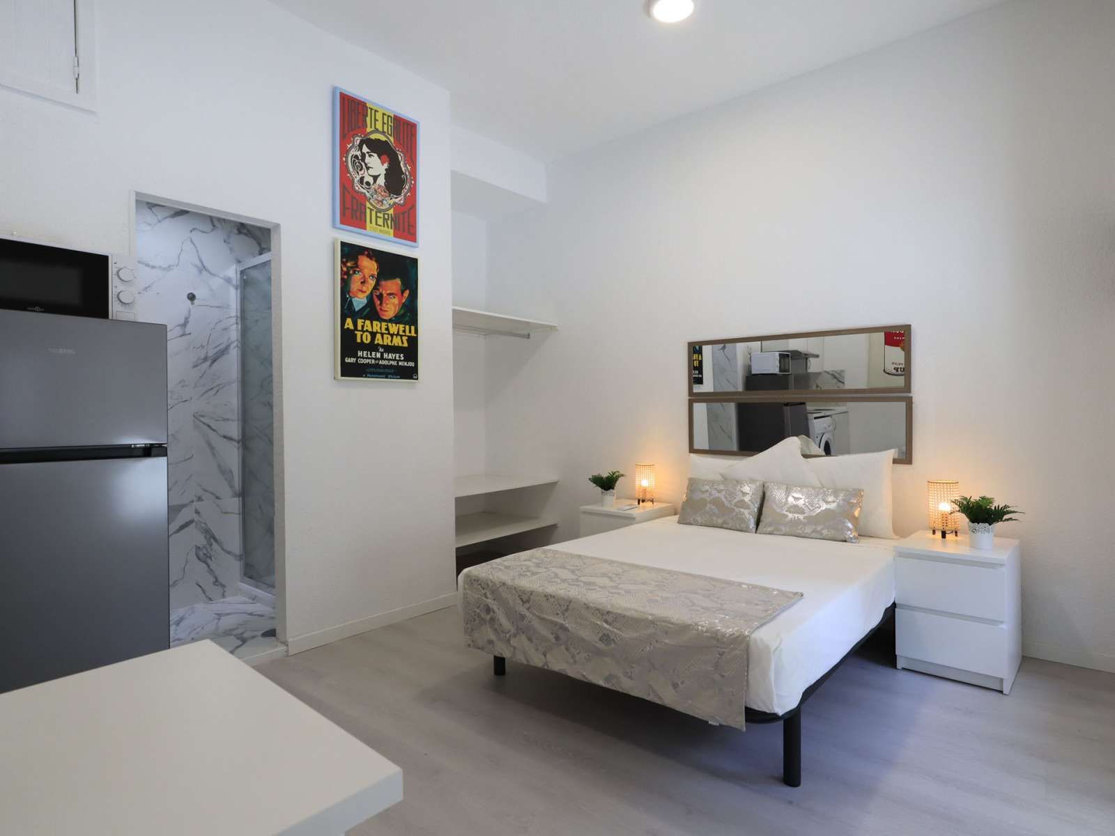 Bedroom of Study to share in  Madrid Capital  with Air Conditioner and Terrace