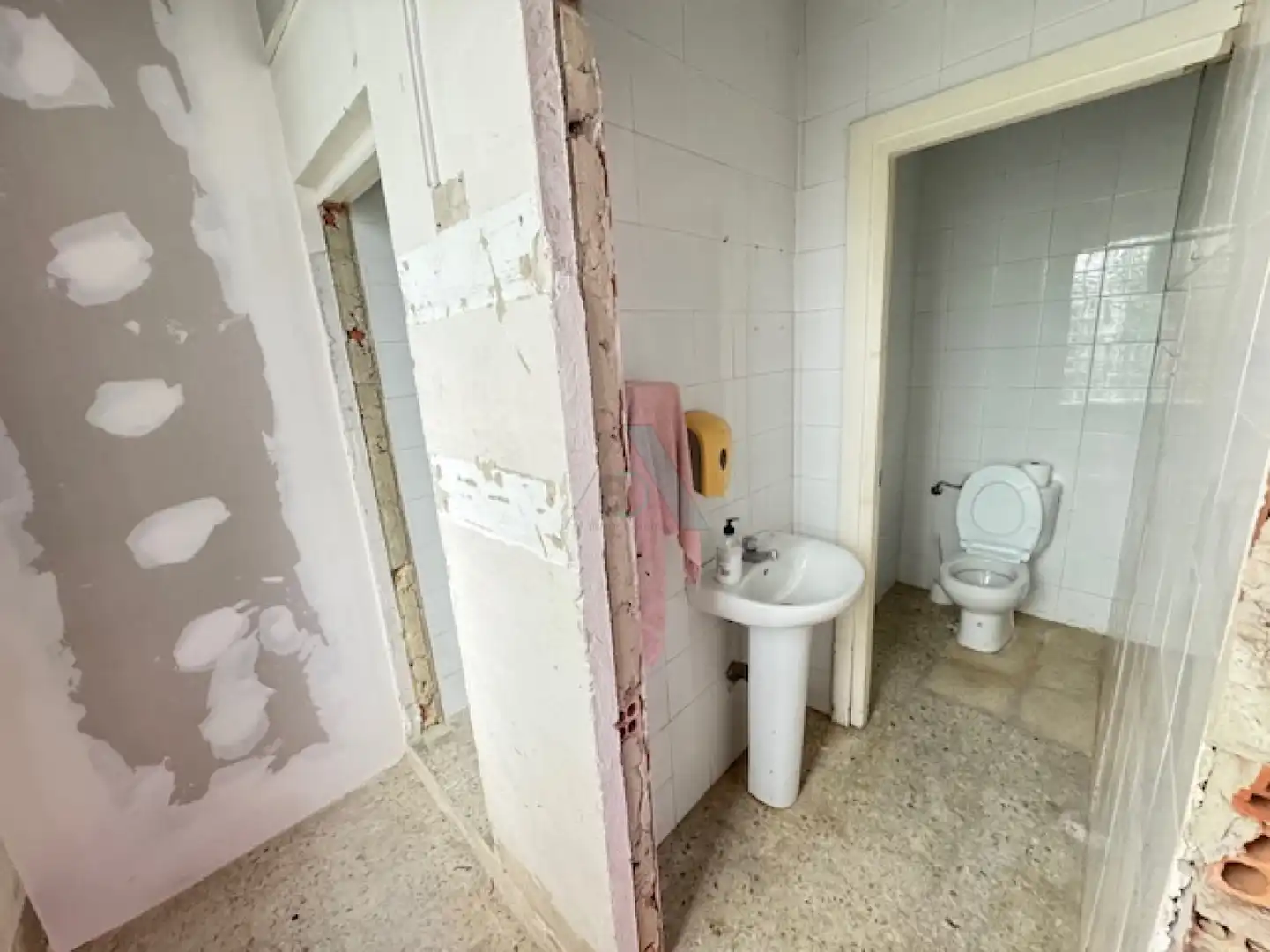 Business premises to rent in Llanes - Román Romano, imagen 5