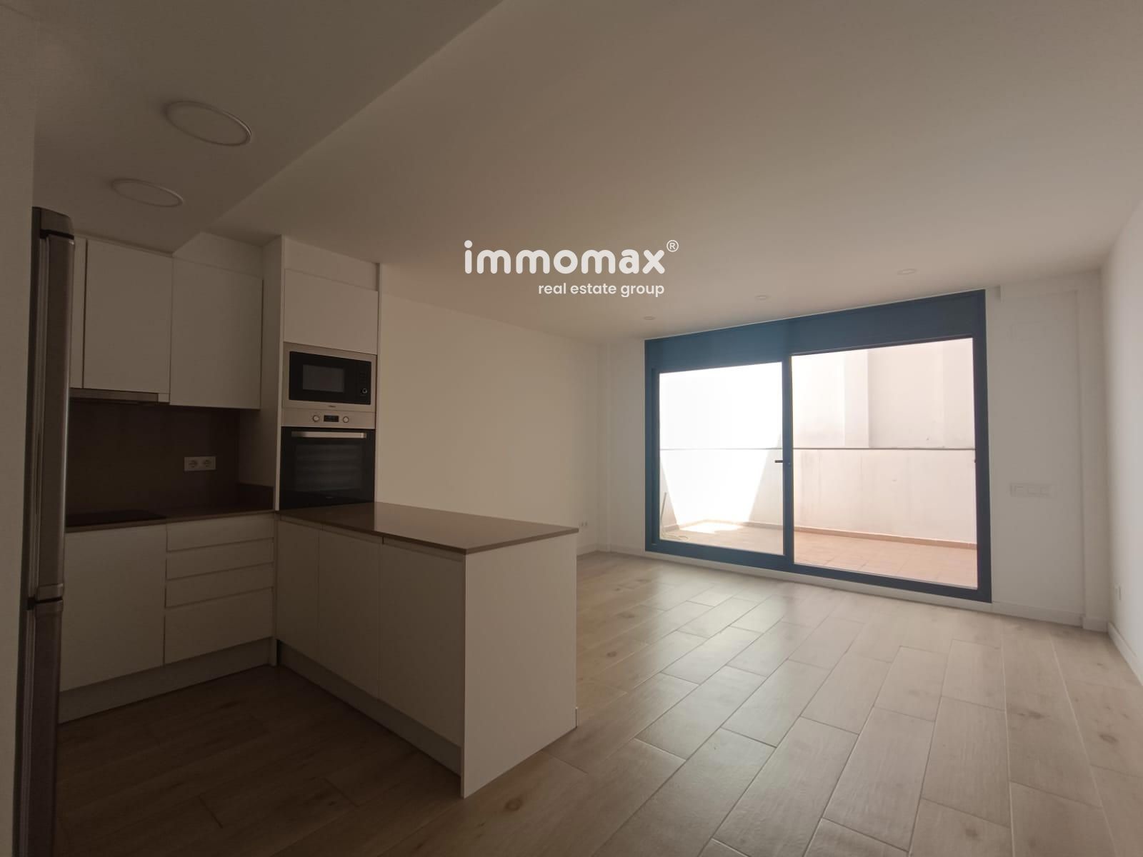 Vista exterior de Dúplex en venda en L'Hospitalet de Llobregat amb Aire condicionat, Calefacció i Terrassa