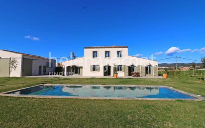 Außenansicht von Country house zum verkauf in Cassà de la Selva mit Heizung, Privatgarten und Terrasse