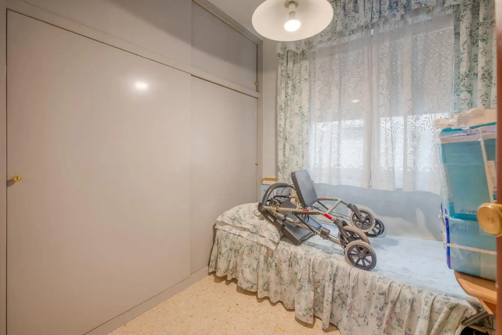 Dormitori de Apartament en venda en Girona amb Calefacció, Terrassa i Balcó