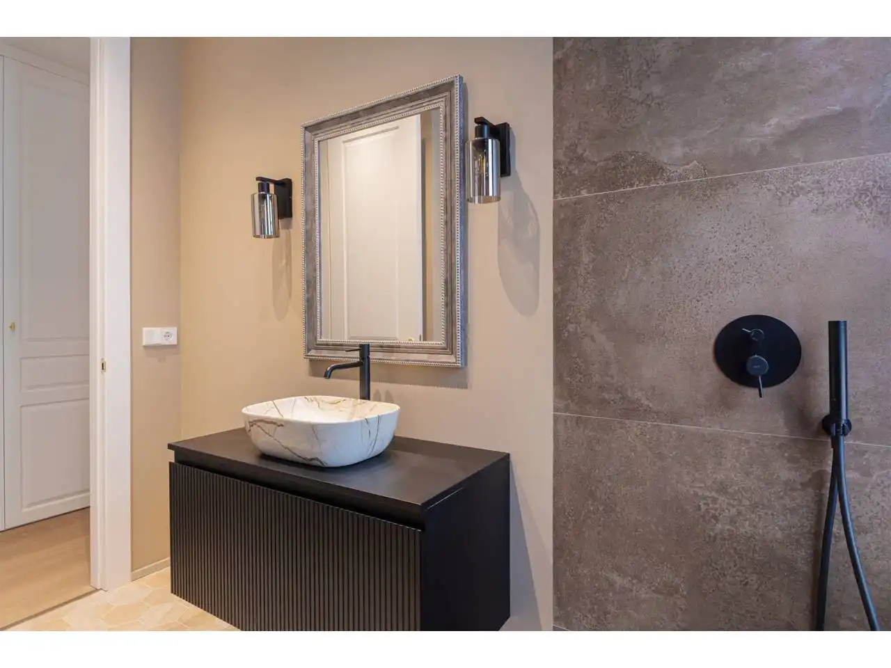 Bathroom of Flat for sale in Valencia  with Air Conditioner, Heating and Parquet flooring