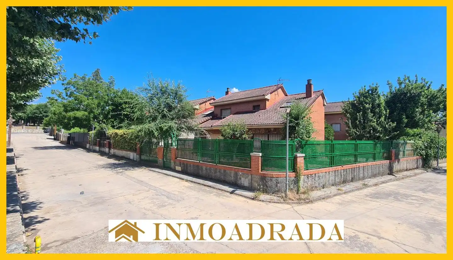 Exterior view of Houses for sale in La Adrada   with Private garden