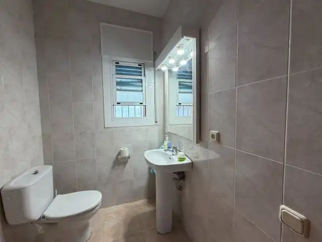 Baño de Casa adosada en venta en Premià de Mar con Aire acondicionado, Calefacción y Jardín privado