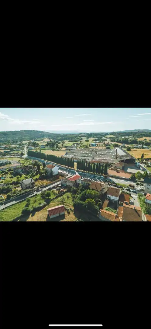 Vista exterior de Casa o xalet en venda en A Merca   amb Jardí privat, Terrassa i Moblat