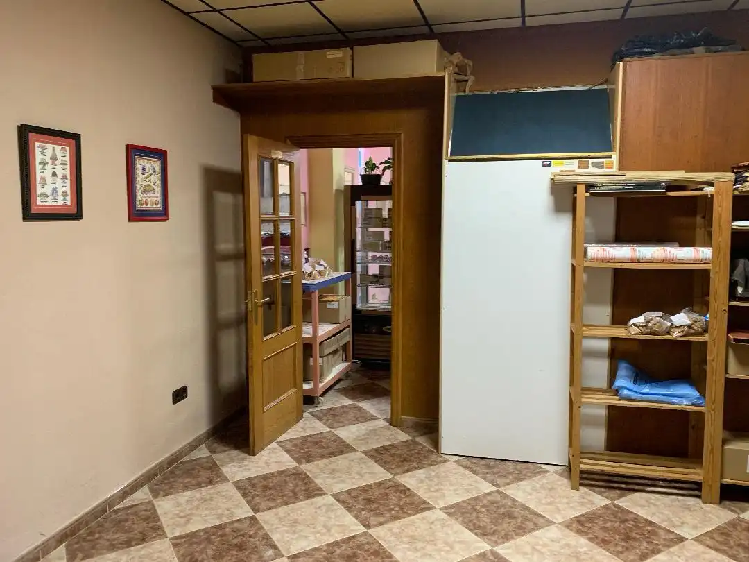 Local en venda en Corvera de Toranzo amb Calefacció, Terrassa i Moblat