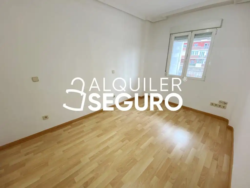 Flat for rent in Madrid  with Air Conditioner and Heating
