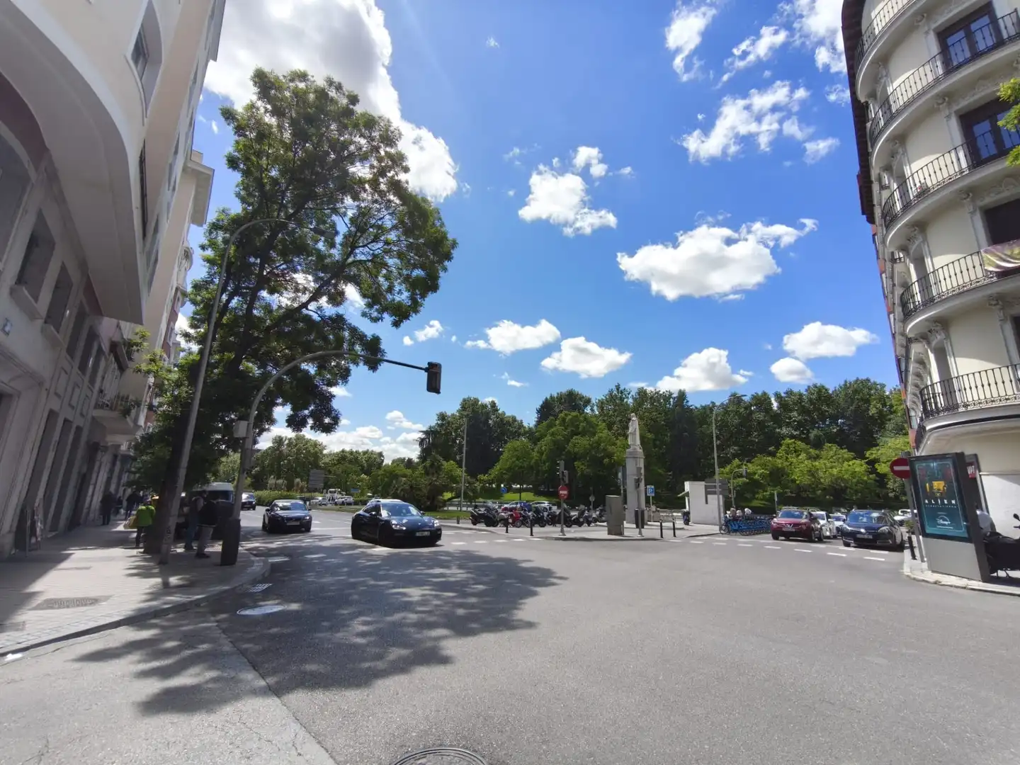 Vista exterior de Piso en venta en Madrid con Balcón y Alarma