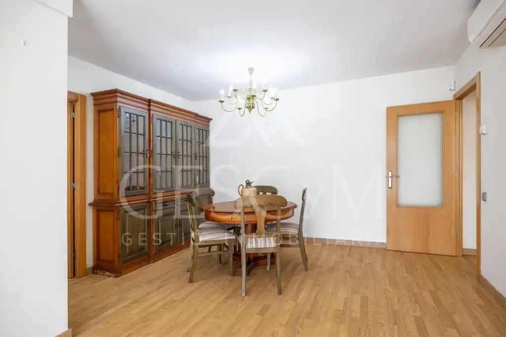 Comedor de Piso en venta en Sant Joan Despí con Parquet, Terraza y Balcón