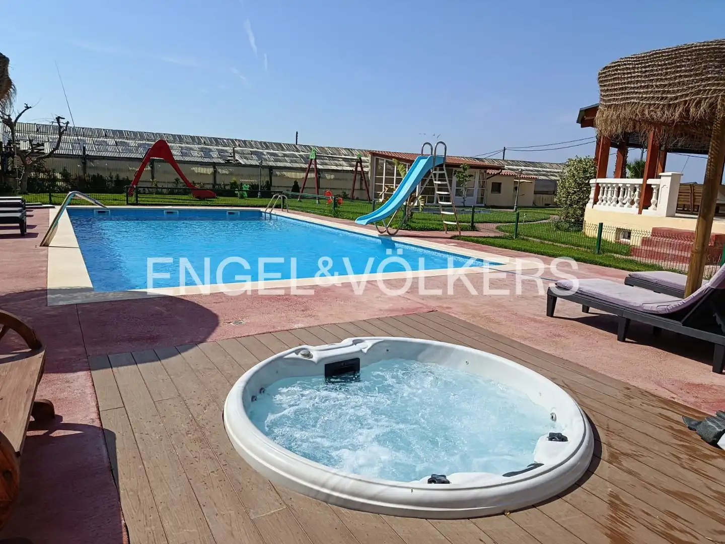 Swimming pool of Houses for rent in El Masnou  with Air Conditioner, Heating and Furnished