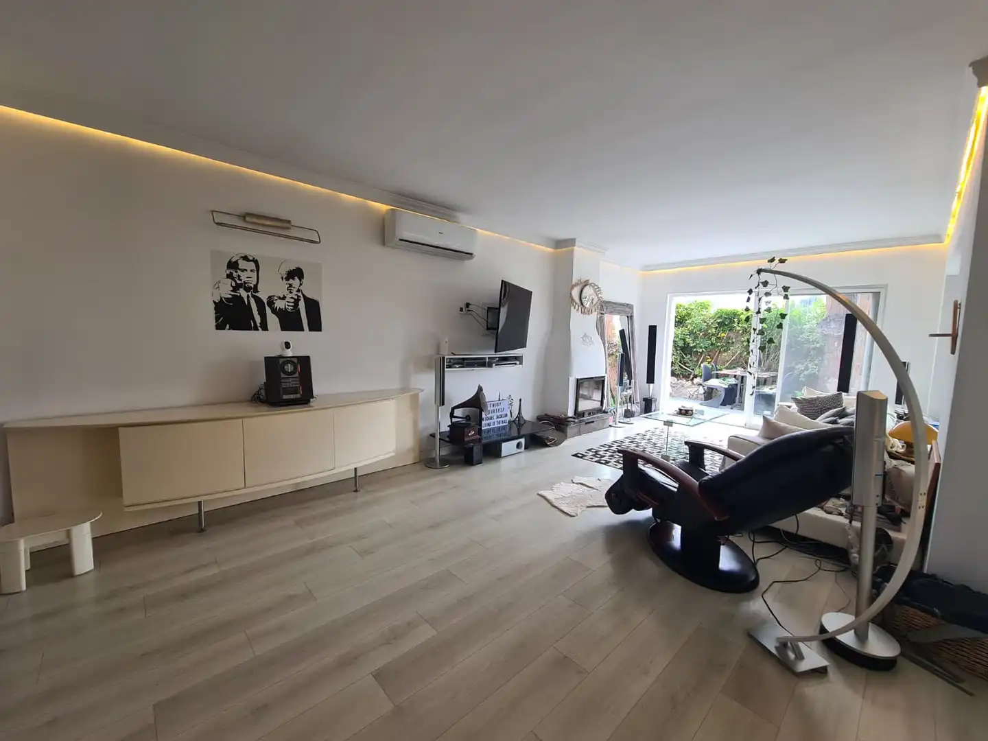 Sala de estar de Casa o chalet en venta en Marbella con Aire acondicionado, Jardín privado y Terraza