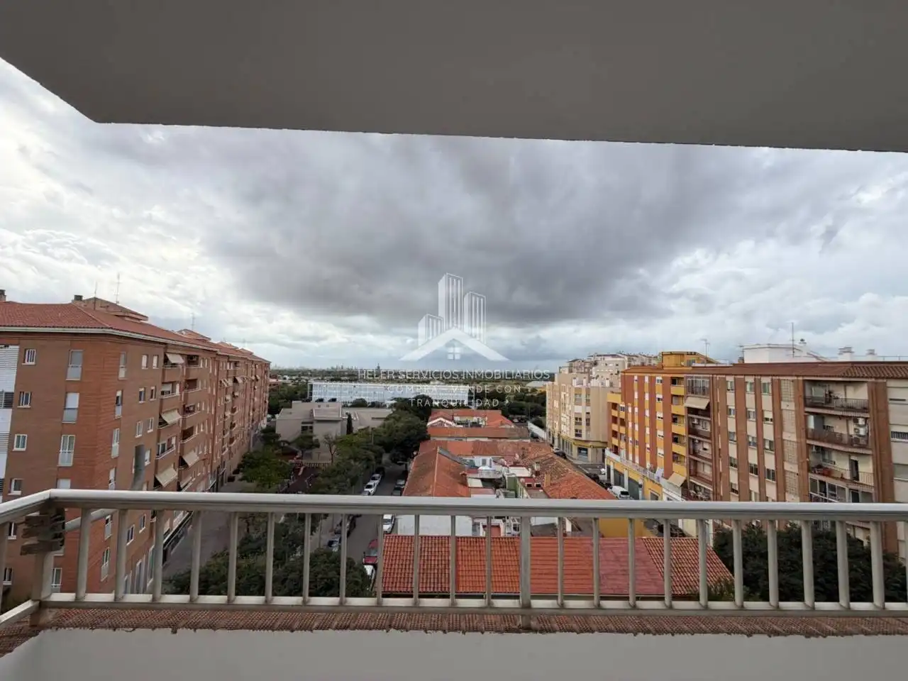 Wohnung zur Miete in Avenida Valencia, Ensanche - Río Júcar